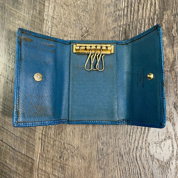 LOUIS VUITTON Epi Blue Leather Key Holder - Picture 4 of 5